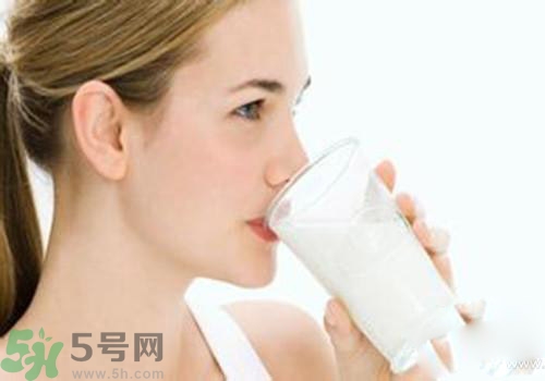 牛奶和羊奶哪個好？牛奶和羊奶哪個更有營養(yǎng)？