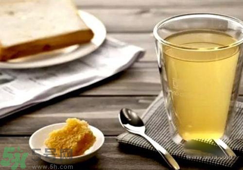一天喝多少蜂蜜水合適？怎么正確喝蜂蜜水？