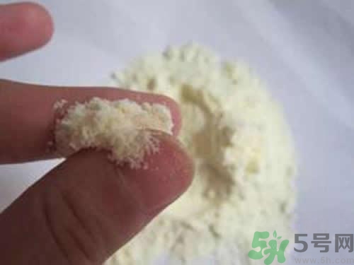 怎么判斷奶粉有沒有變質(zhì)？判斷奶粉變質(zhì)的方法