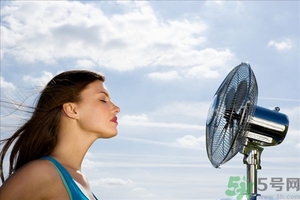 沒空調怎么讓屋里涼快？屋里沒空調怎么降溫？