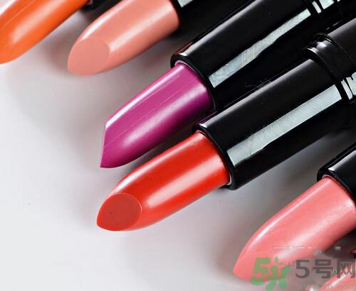 皮膚黑適合什么顏色的口紅？不同膚色怎么挑選口紅？