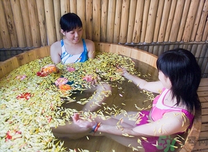 洗澡耳朵進水了出不來怎么辦？洗澡時耳機進水了怎么辦？