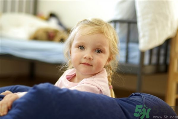 為什么男生喜歡揪女生辮子？男生揪女生頭發(fā)是什么意思？