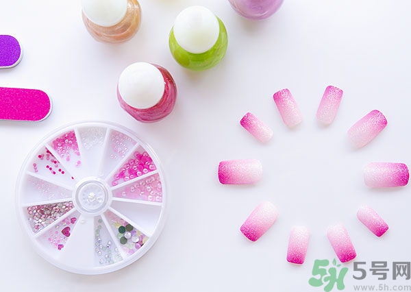 指甲油會(huì)過期嗎？指甲油過期是什么樣的？