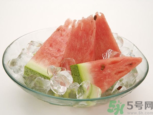 冰西瓜孕婦能吃嗎?孕婦吃冰西瓜會(huì)怎么樣 冰西瓜孕婦能吃嗎?孕婦吃冰西瓜會(huì)怎么樣