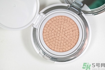 雪花秀致美潤白氣墊粉底液有哪些色號？雪花秀致美潤白氣墊粉底液試色