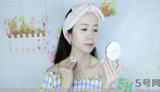 雪花秀致美潤白氣墊粉底液有哪些色號？雪花秀致美潤白氣墊粉底液試色