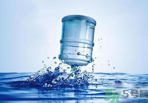 純凈水的保質(zhì)期是多久？純凈水過(guò)期了還能喝嗎？