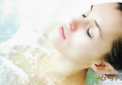 夏天洗澡水溫多少合適？夏天洗澡水溫多少比較好？