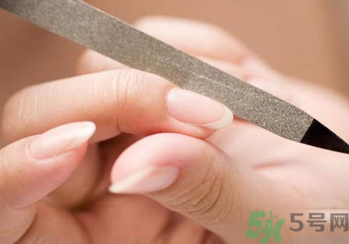 指甲長到肉里是怎么回事？指甲長到肉里怎么辦？