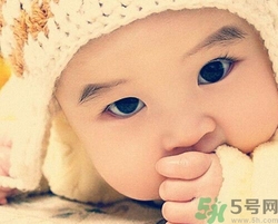 小孩指甲發(fā)白是怎么回事？小孩指甲發(fā)白怎么辦？