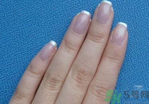 指甲發(fā)紫是什么原因？指甲發(fā)紫是怎么回事？