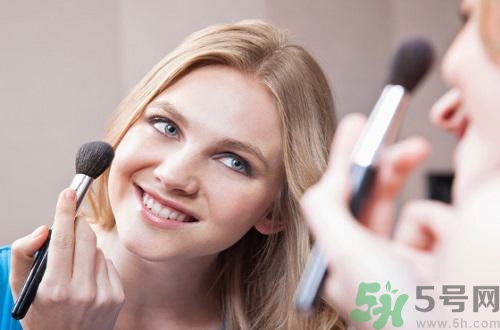 夏天出汗脫妝怎么辦？夏天出汗脫妝補(bǔ)救方法
