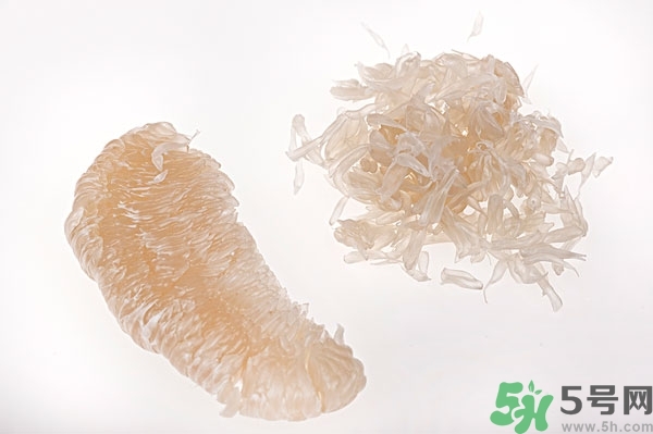 柚子的瓤是紅色正常嗎？柚子里面是紅色的能吃嗎？