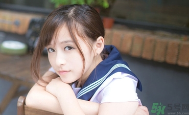 15歲月經(jīng)推遲二個月正常嗎？15歲兩個月沒來月經(jīng)是怎么回事？