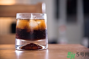 可樂第二天還可以喝嗎？隔夜的碳酸飲料可以喝嗎？