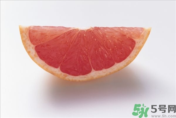 柚子的瓤是紅色正常嗎？柚子里面是紅色的能吃嗎？