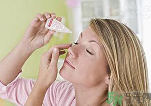 用眼藥水眼睛發(fā)紅是怎么回事？用完眼藥水眼睛有紅血絲怎么辦？