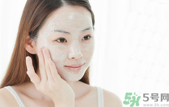 敷面膜前要用爽膚水嗎？敷面膜前要不要用爽膚水？