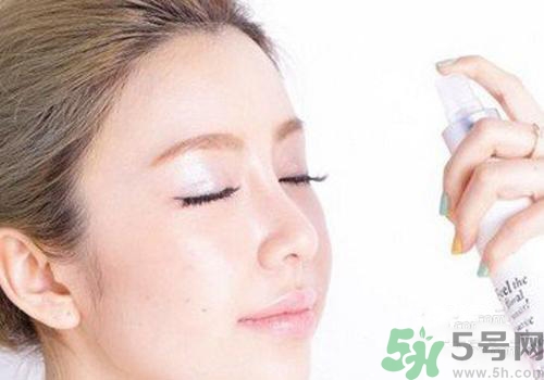 保濕噴霧怎么用？保濕噴霧的正確使用方法