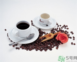 可樂能和咖啡一起喝嗎？咖啡和碳酸飲料能一起喝嗎？