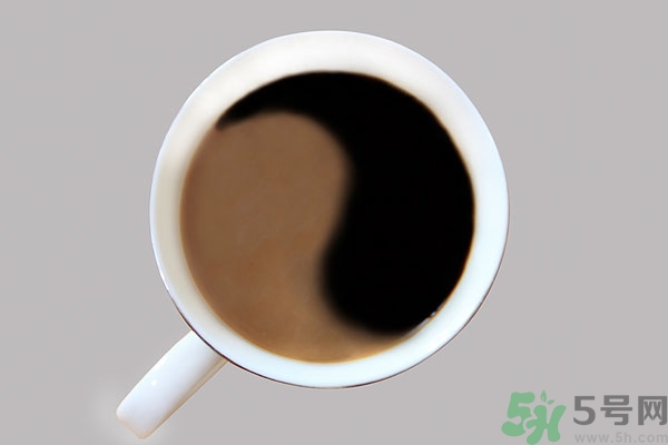 可樂能和咖啡一起喝嗎？咖啡和碳酸飲料能一起喝嗎？