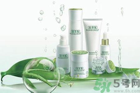 悅詩(shī)風(fēng)吟和佰草集哪個(gè)好？悅詩(shī)風(fēng)吟和佰草集分別適合什么膚質(zhì)年齡？