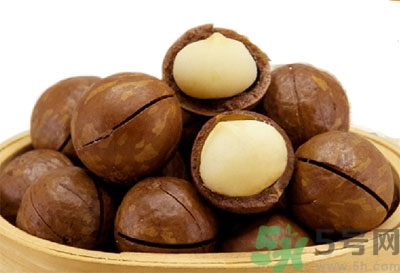 夏威夷果肉黏殼怎么辦？夏威夷果能放多久？