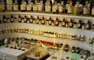 香水過敏了怎么辦？噴香水對身體有害嗎？