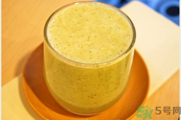 香瓜里面有紅點能吃嗎？香瓜瓤里面有紅點還能吃嗎？