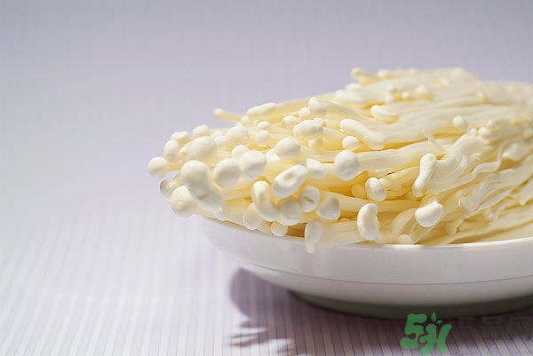 金針菇發(fā)霉了能吃嗎？金針菇長白毛還能吃嗎？