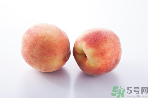 變軟的桃子能吃嗎？桃子軟了還能吃嗎？