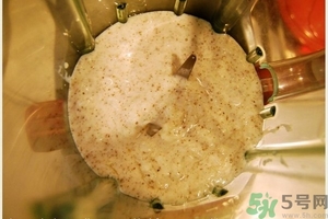 香瓜里面有紅點能吃嗎？香瓜瓤里面有紅點還能吃嗎？