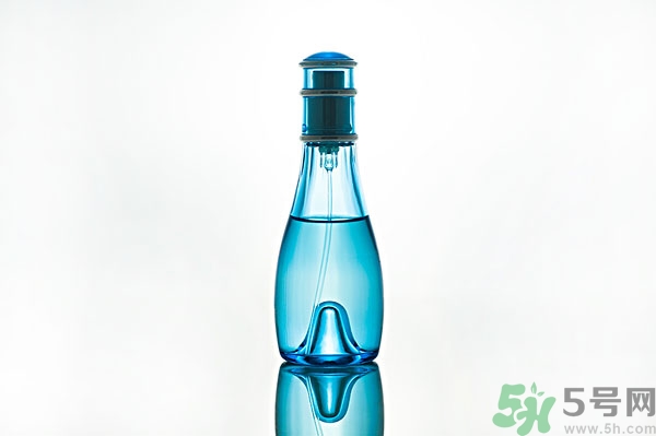香水過敏了怎么辦？噴香水對身體有害嗎？