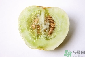 香瓜里面有紅點(diǎn)能吃嗎？香瓜瓤里面有紅點(diǎn)還能吃嗎？