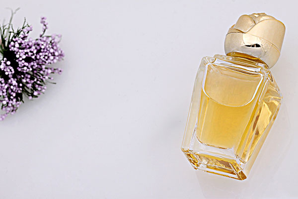 香水的前調中調后調是什么意思？香水前味中味后味啥意思？