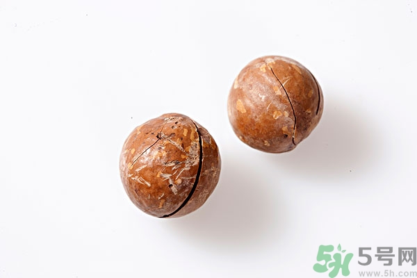 夏威夷果肉黏殼怎么辦？夏威夷果能放多久？