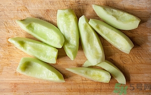 香瓜里面有紅點(diǎn)能吃嗎？香瓜瓤里面有紅點(diǎn)還能吃嗎？