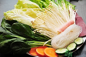 金針菇發(fā)霉了能吃嗎？金針菇長(zhǎng)白毛還能吃嗎？