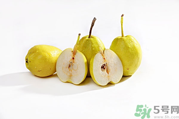 梨子煮水喝有什么功效？梨子燉冰糖的功效