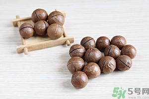 夏威夷果發(fā)黃好不好？夏威夷果這么硬怎么吃？