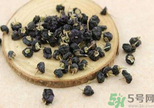 黑枸杞和紅枸杞有什么區(qū)別？黑枸杞和紅枸杞哪個好？