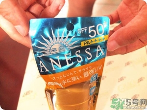 安耐曬為什么那么??？安耐曬是水狀液體的嗎？
