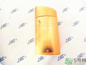 安耐曬為什么那么稀？安耐曬是水狀液體的嗎？