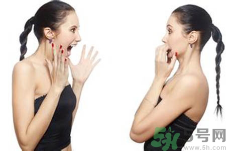 女人為什么一個胸大一個胸??？女人的兩個胸為什么不一般大？