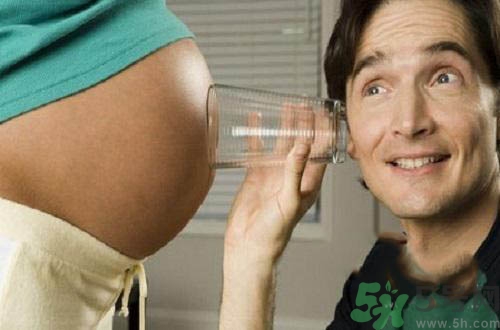 胎教應(yīng)該對(duì)寶寶說(shuō)什么？胎教的時(shí)候要注意什么？