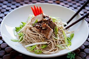 豆芽和豬肉能一起吃嗎？豆芽和豬肝能一起吃嗎？