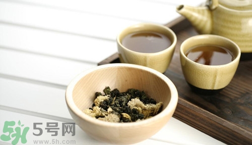菊花茶泡了為什么會(huì)變綠?菊花茶變綠怎么回事