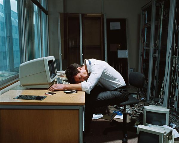 睡眠不足頭痛是什么原因？睡眠不足想吐怎么辦