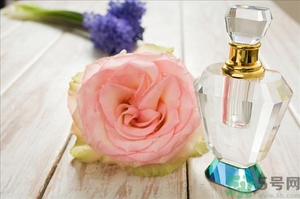 香水噴到嘴巴里怎么辦？香水噴到眼睛里怎么辦？